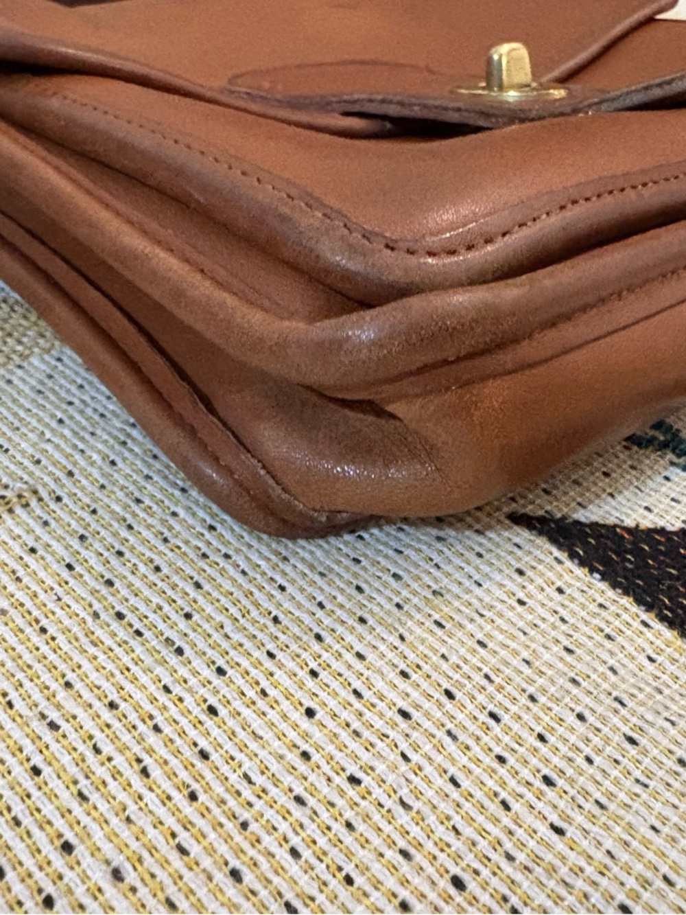 Coach Vintage Tan Leather Station Bag 1980’s Brass Hardware 0406-328 - Picture 4 of 16